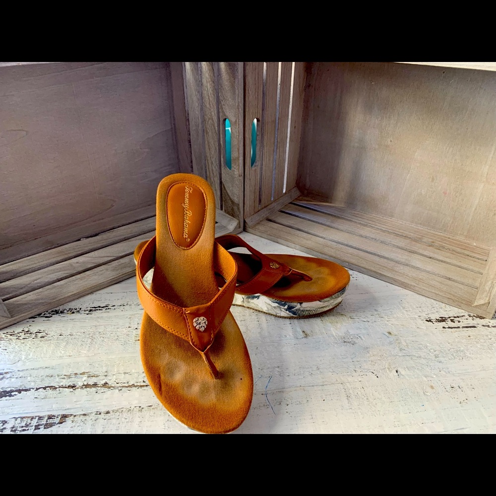Tommy Bahama Wedge Thong Sandal Size 8 Leafy Design heel with soft comfy sole - Picture 2 of 4